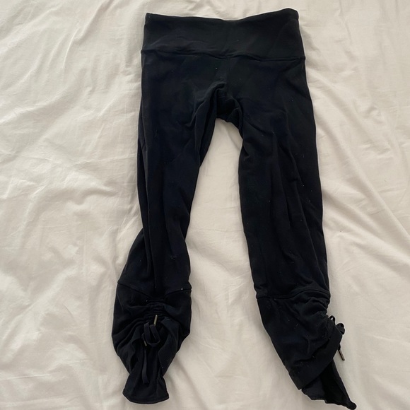 lululemon athletica Pants - Black Lululemon Capri pants